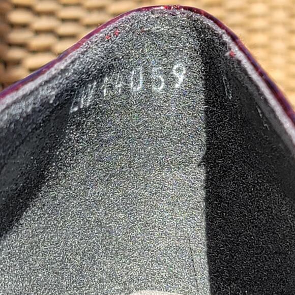 Stuart Weitzman Crocodile Patent Wedges Size 8N - Picture 11 of 11